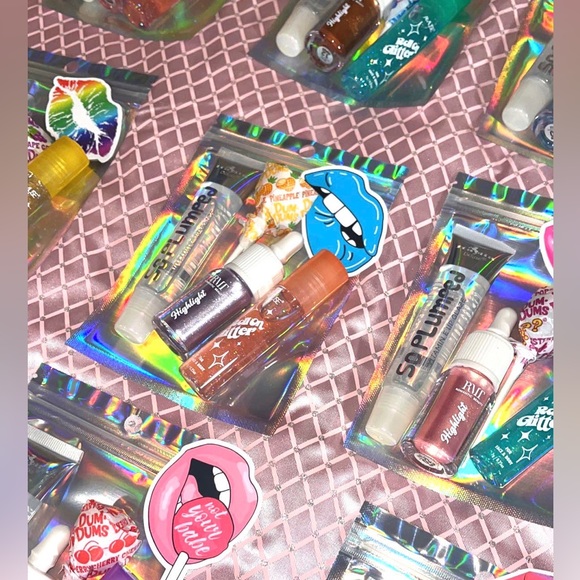 These are are mystery makeup bundles ๐ - Picture 4 of 6